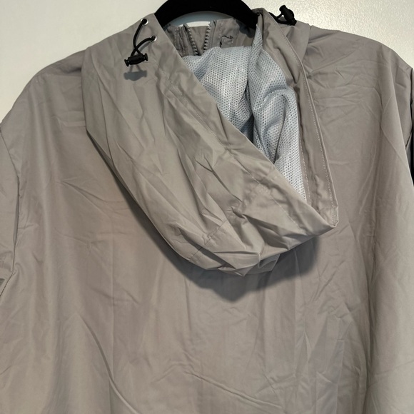 NWT Men’s Sz:L Grey Coofandy Rain Coat. Hooded. Fill Zip. Pockets. Mesh Interior - Picture 15 of 16
